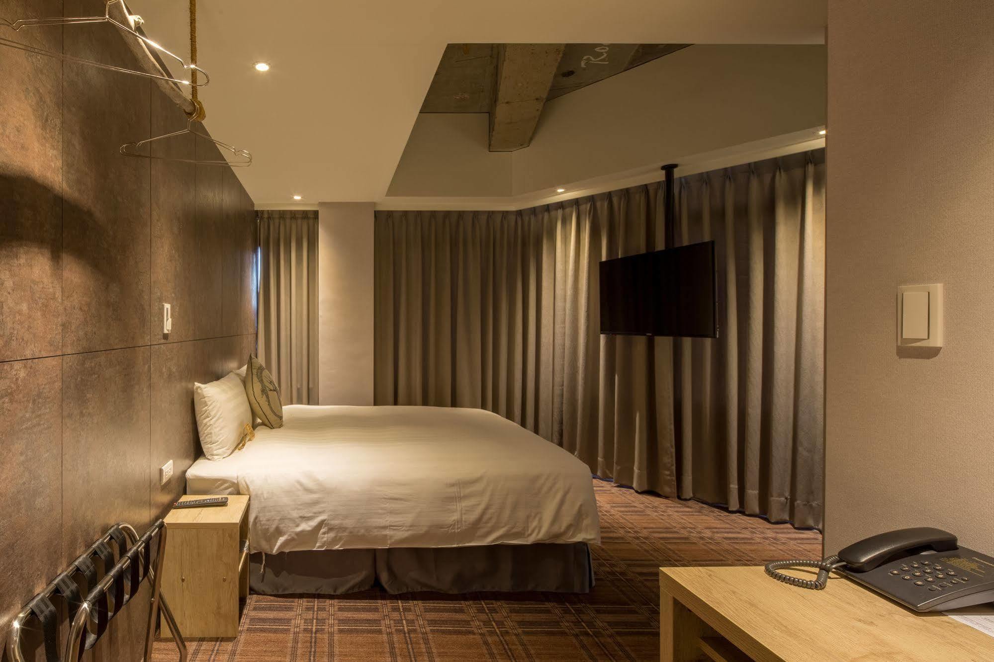 Roaders Hotel Zhonghua Тайбэй Экстерьер фото