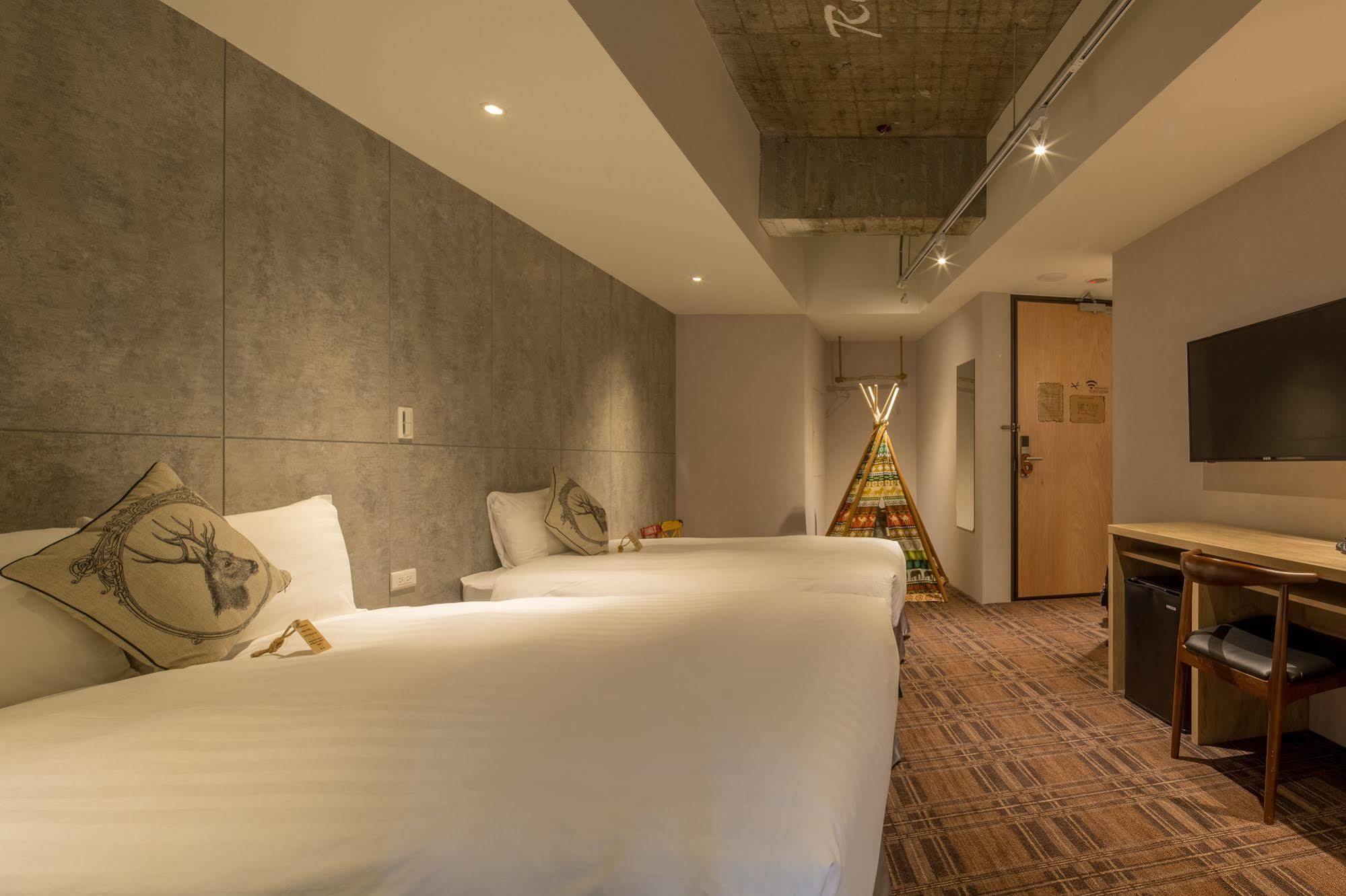 Roaders Hotel Zhonghua Тайбэй Экстерьер фото