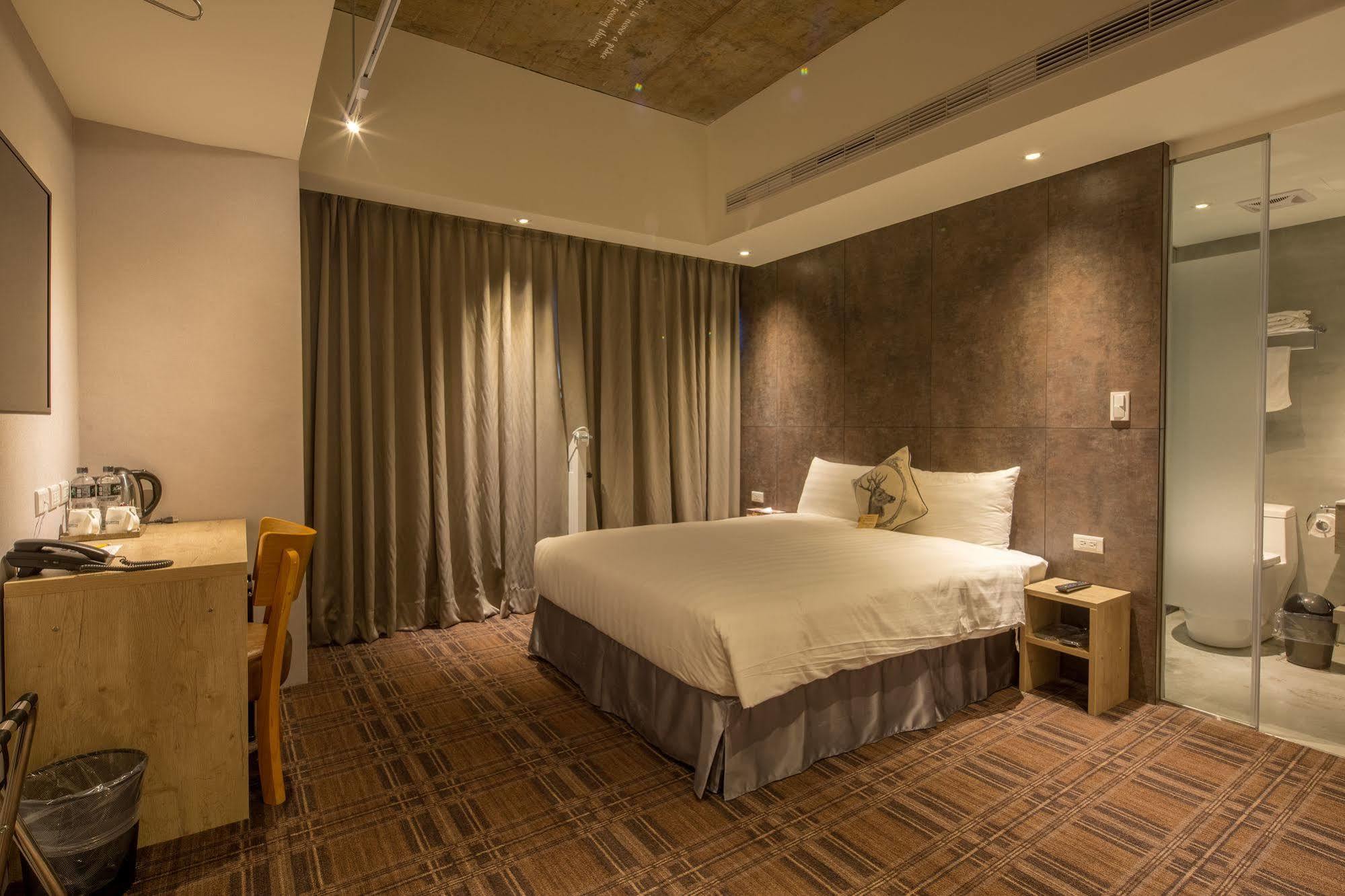 Roaders Hotel Zhonghua Тайбэй Экстерьер фото